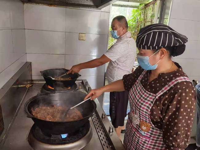 „Trudesc, dar mă bucur din inimă.” Povestea unei familii de fermieri harnici din Usu „Trudesc, dar mă bucur din inimă.” Povestea unei familii de fermieri harnici din Usu